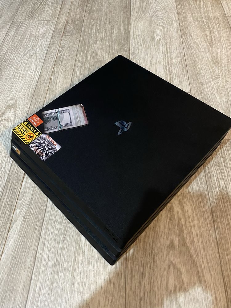 Продаю PS4 PRO 1tb