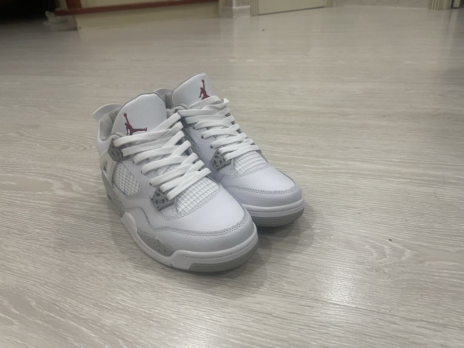 Продам новый кроссови Jordan 4 размер 40