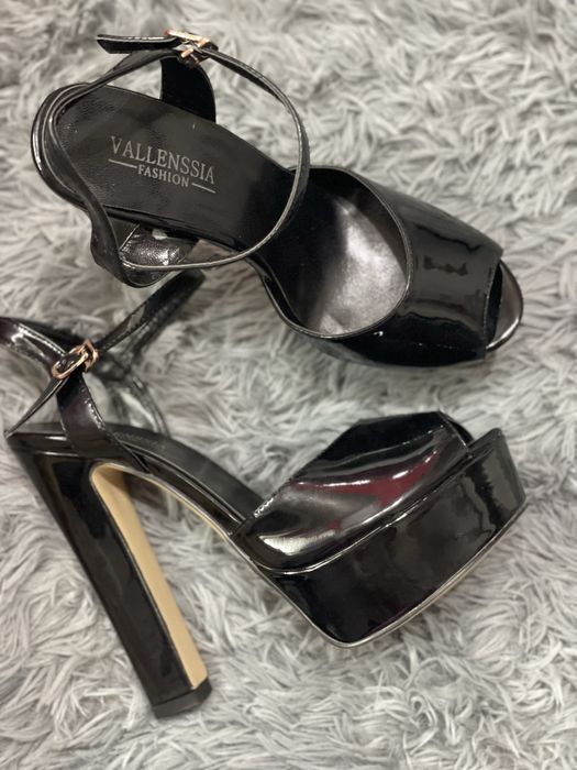 Туфли на высоком каблуке , 39 р