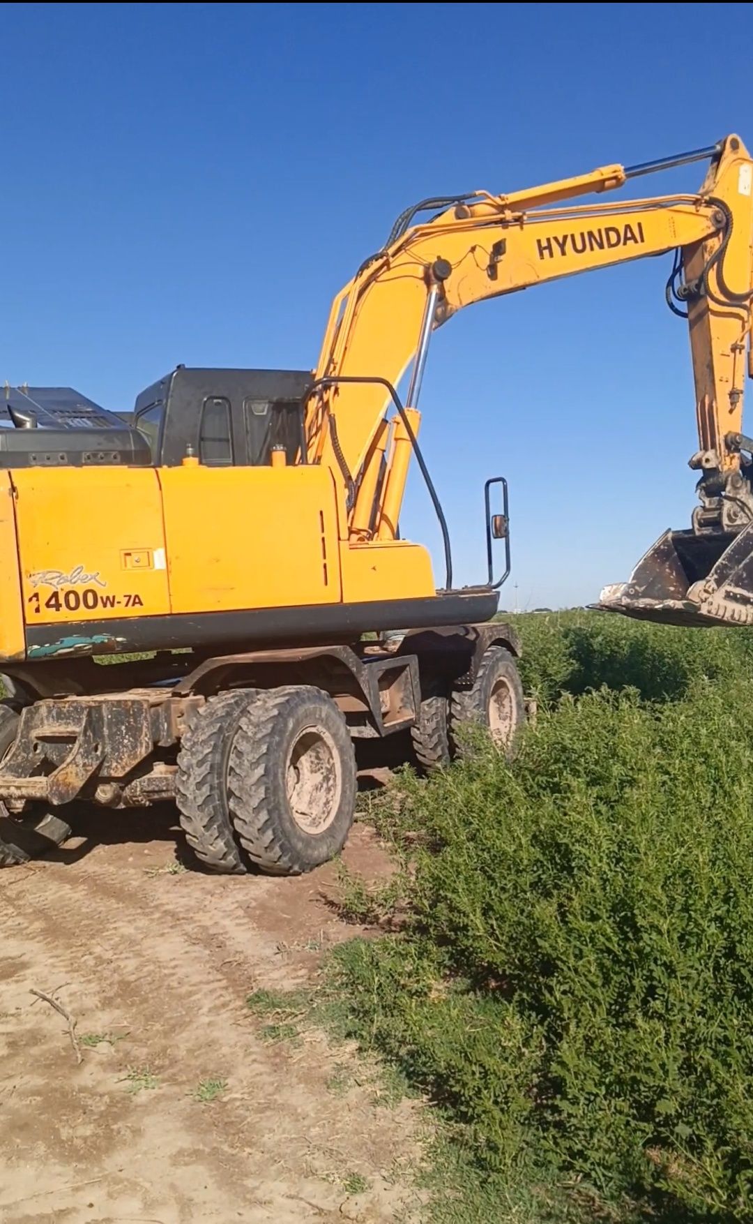 Ekskavator Hyundai 1400 qora bosh