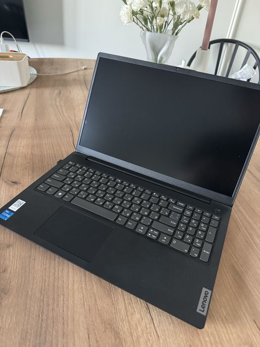 Ноутбук LENOVO Intel I5-1235U / 8 GB RAM / 512 GB SSD / FULL HD