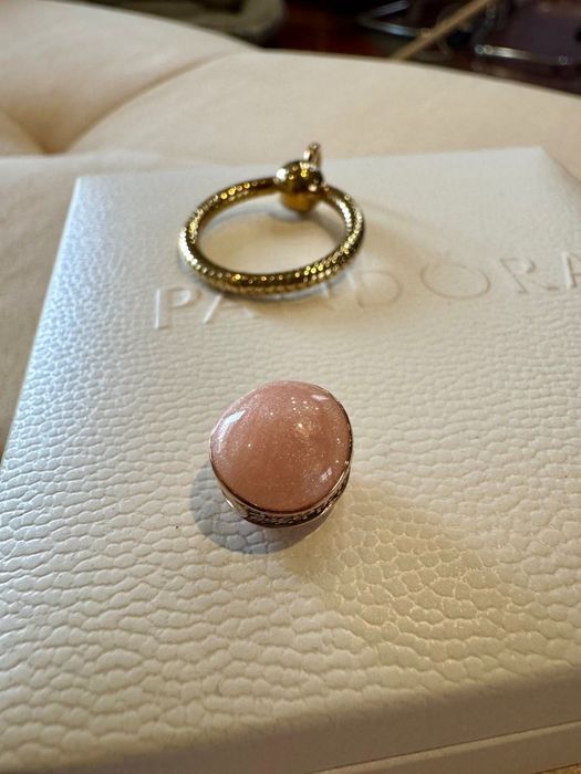 Оригинални златни и сребърни талисмани Pandora