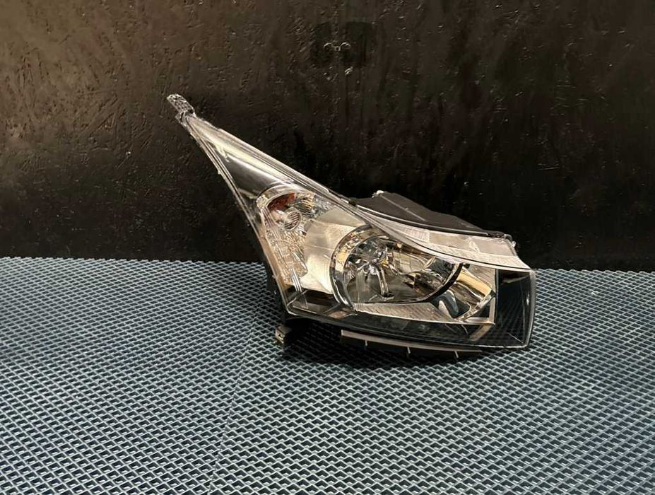 Фара RH Cruze 09-15