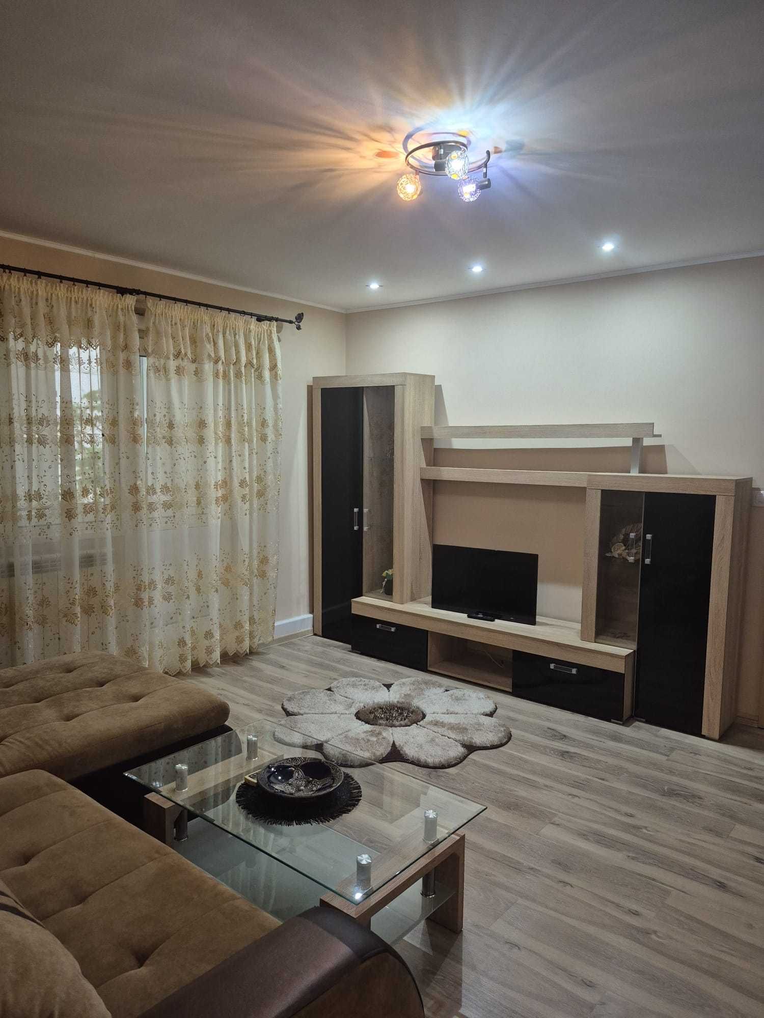 Inchiriere apartament 3 camere zona Lipovei