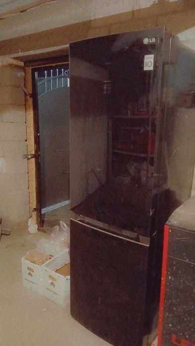 Продам холодильник работал 1 сезон