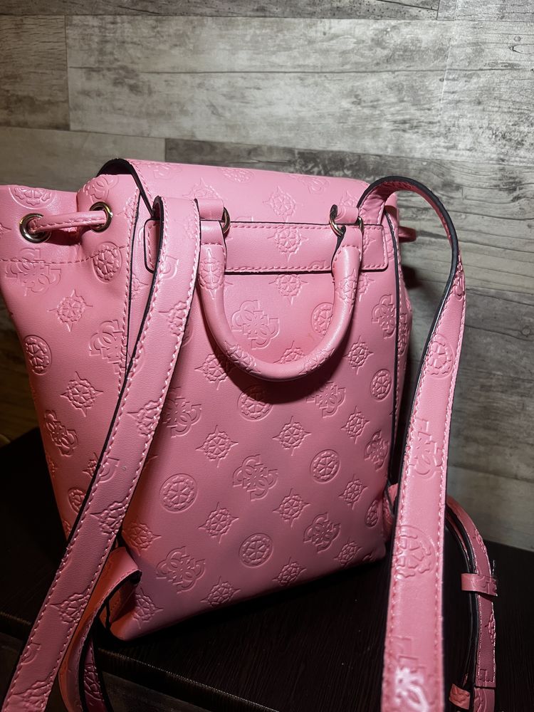 Дамска раница GUESS