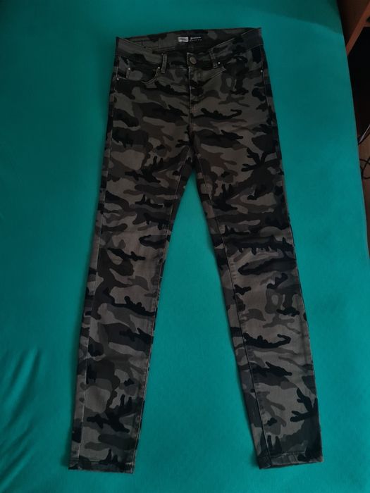 Pantaloni cargo.