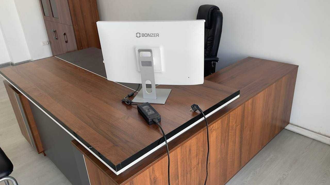 Ofis uchun direktor stoli KOMPLEKT