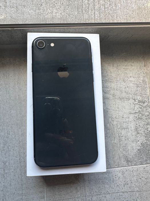 Iphone 8 / 64 GB