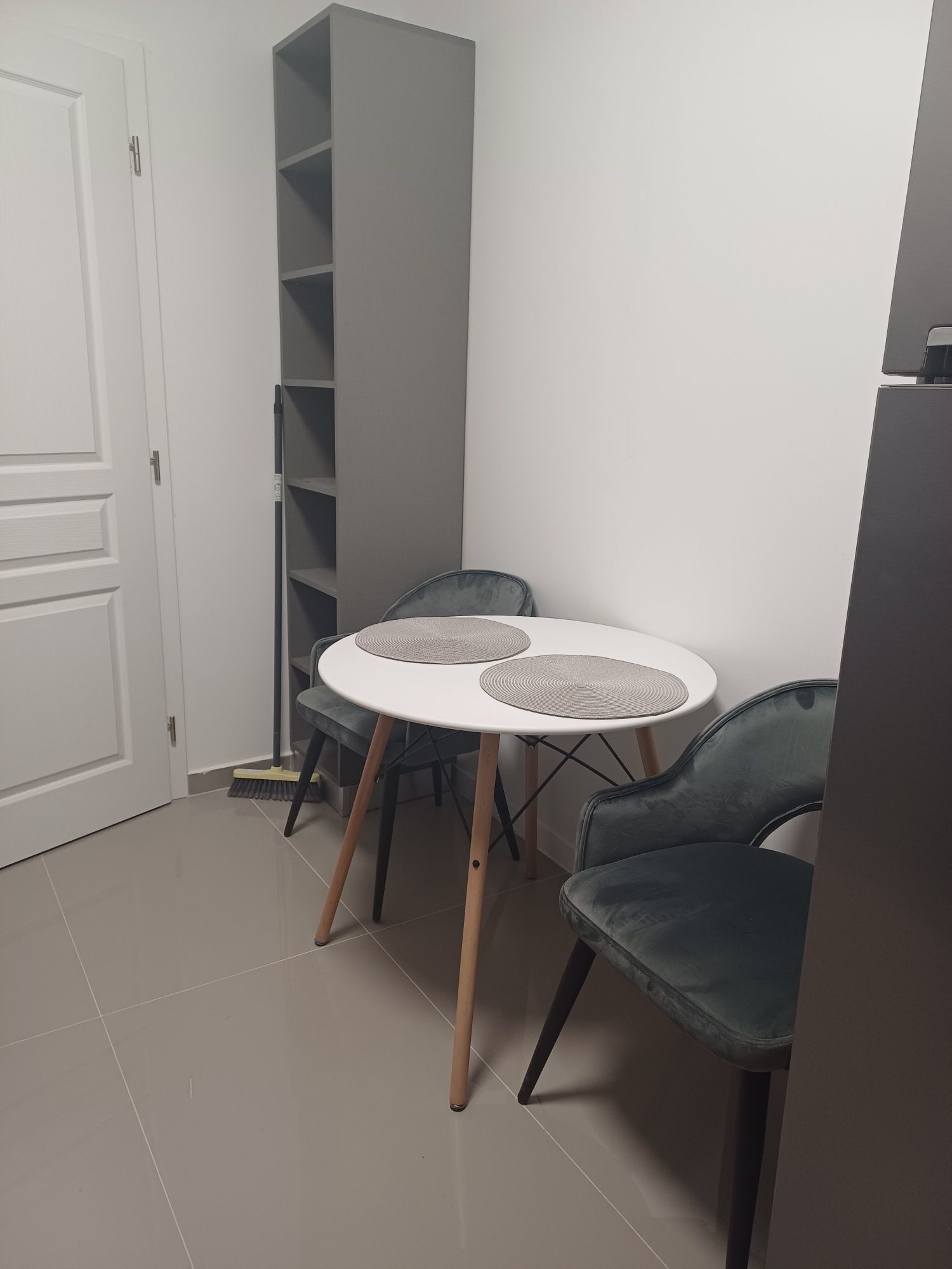 Închiriez apartament cu o camera