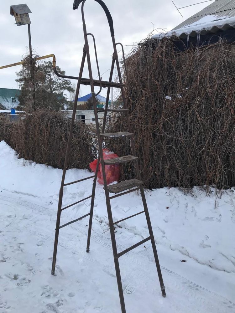 Продам железную стремянку