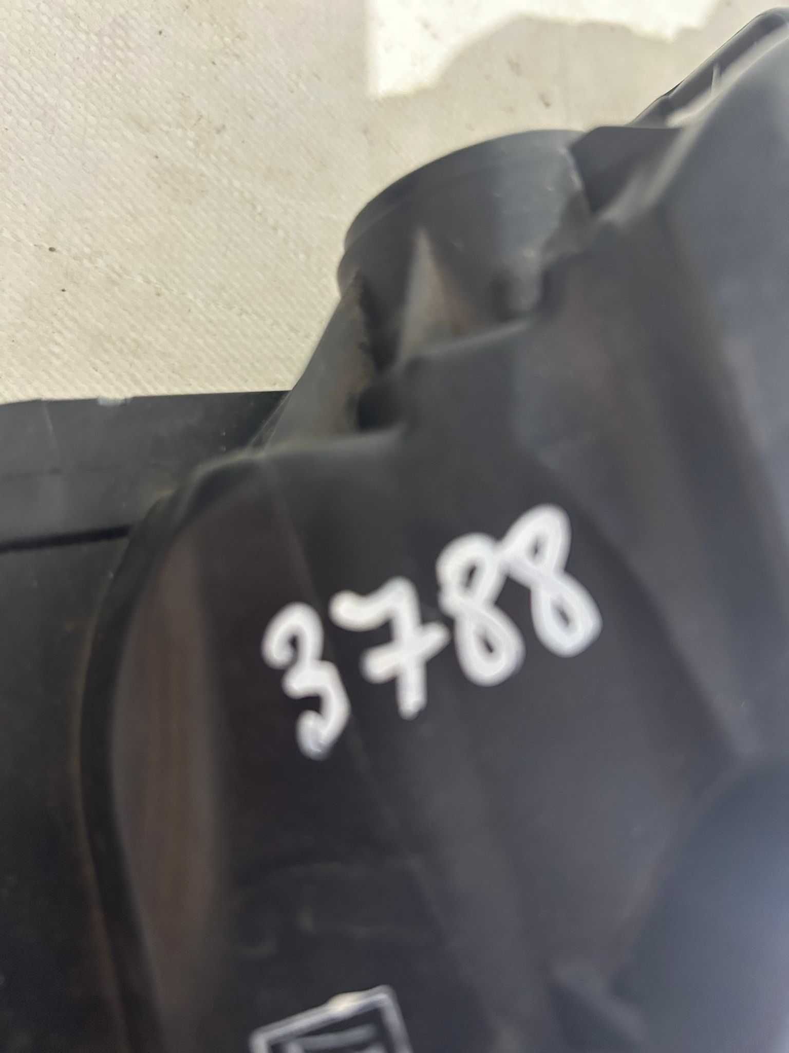 Far stanga  Tesla Model 3 an 2024 - 2025 COMPLET cod oe 1760888-00-F