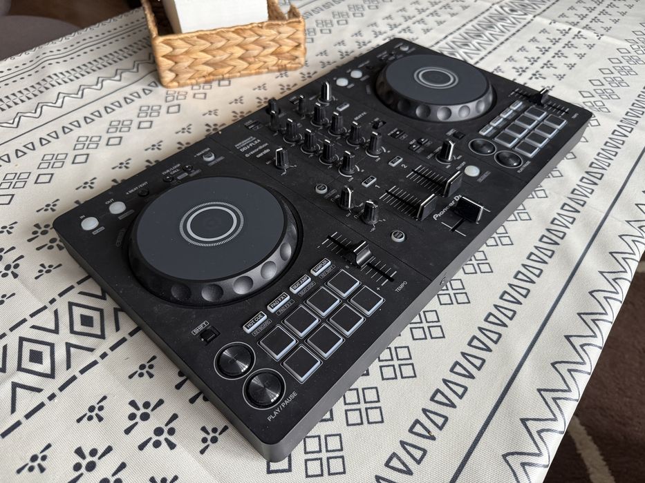 DJ контроллер Pioneer FLX-4
