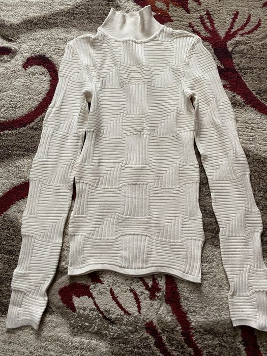 Bluza alba cu model,ptr 11-13 ani,material placut si confortabila