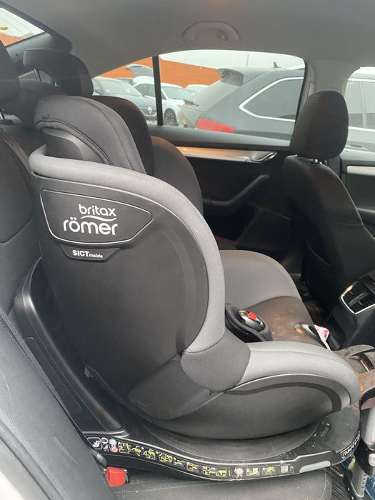 Vand scaun auto Britax Romer SICT 9-18 kg – foarte sigur, stare bună