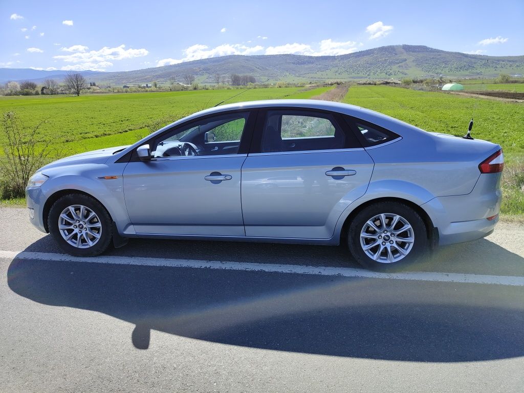 Ford mondeo benzină