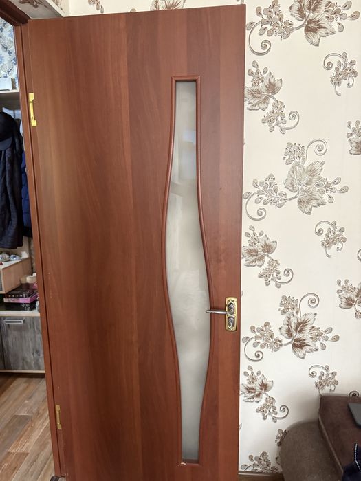 Продам двери межкомнатные каждая дверь по 10 тыс.(3 двери)