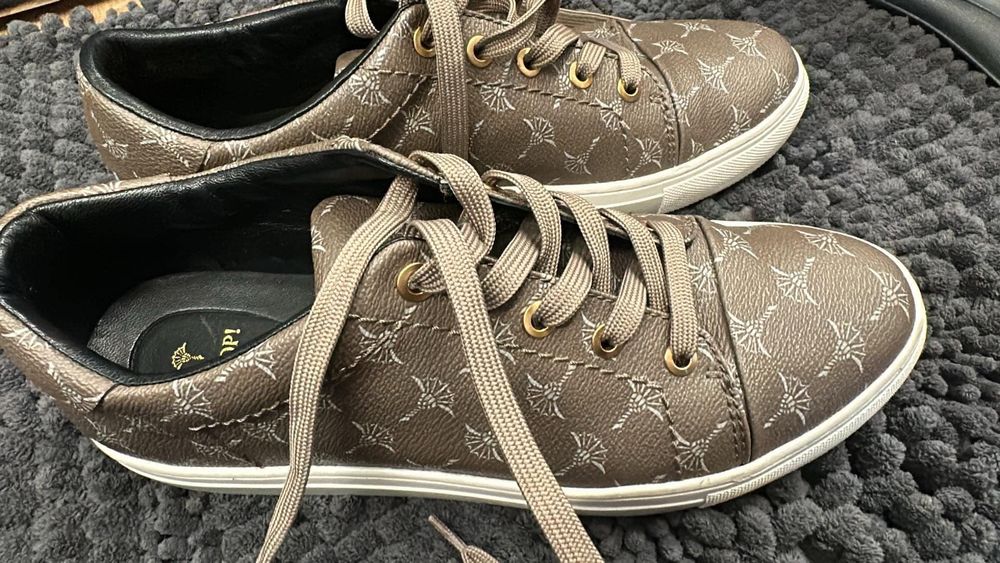 Разпродажба на дамски оригинални обувки