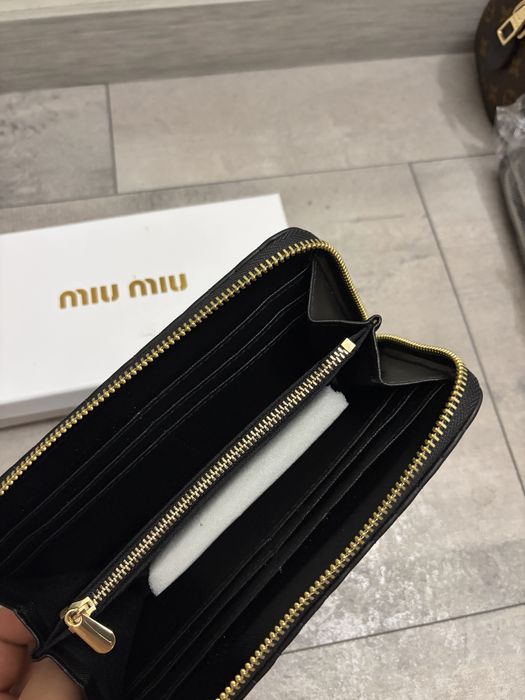 „Комплект Miu Miu стил – бяла кутия + портмоне“