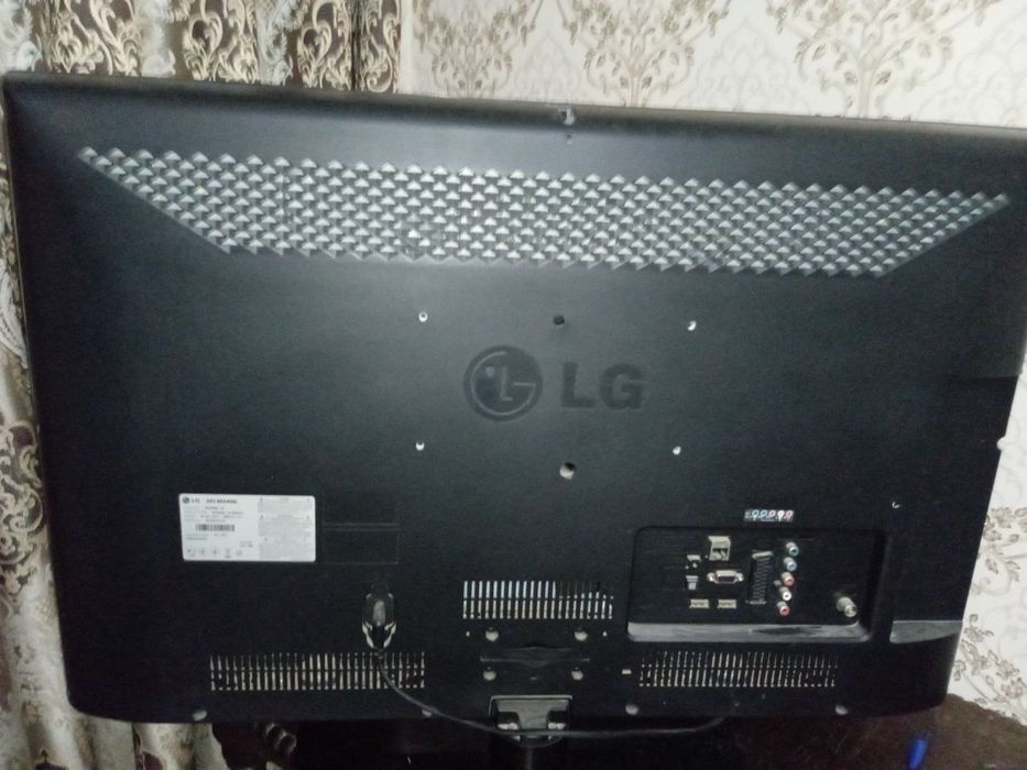 LG телевизор сотилади, яхши сакланган, кирилмаган, чизилмаган, экран
