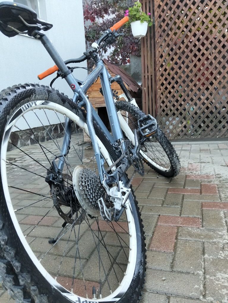 Vând bicicleta MTB Carrera