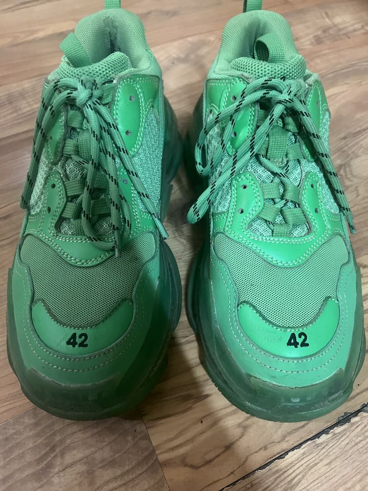 Balenciaga triple s neon legit