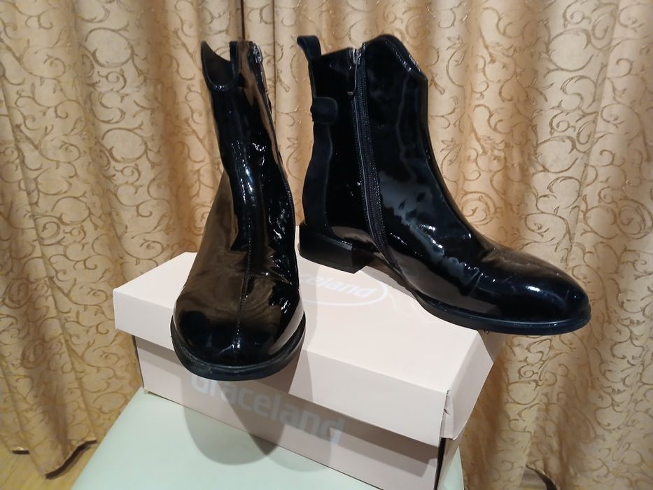 Ghete negre lăcuite damă