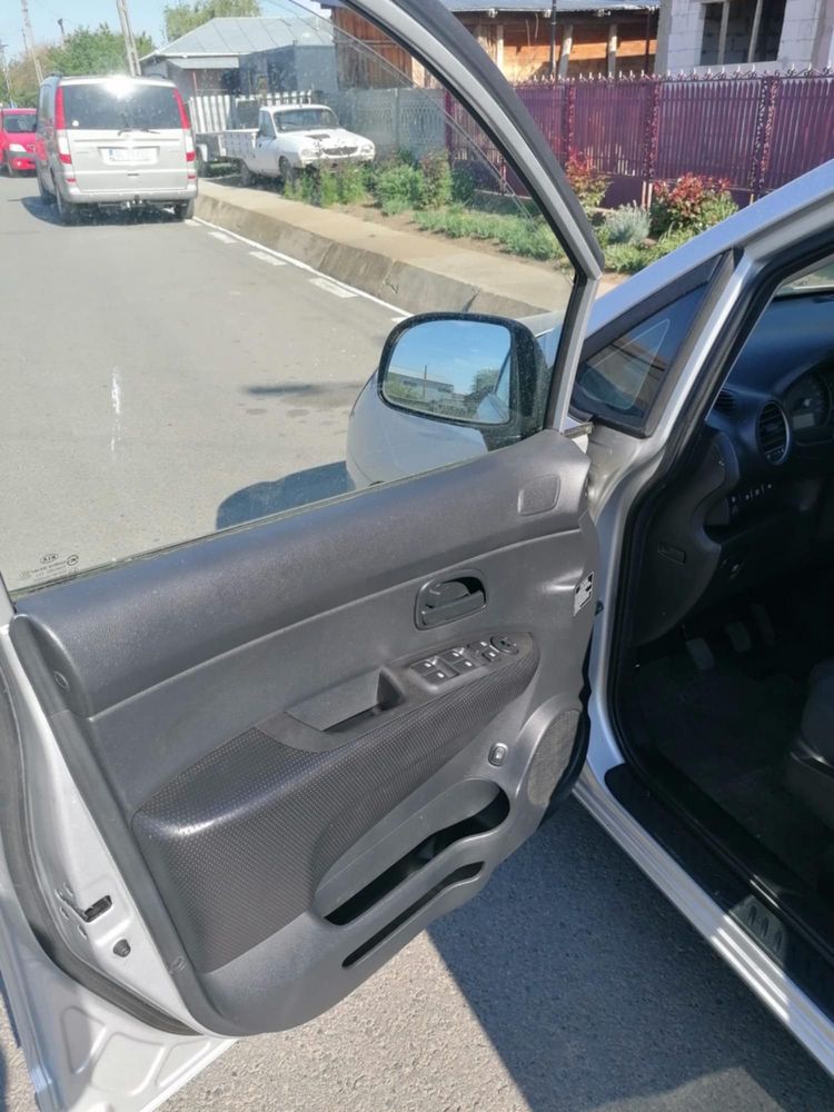 Vând kia carens