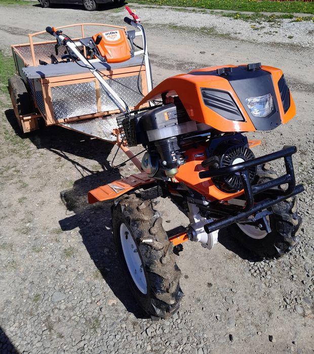 Motocultor cu remorca