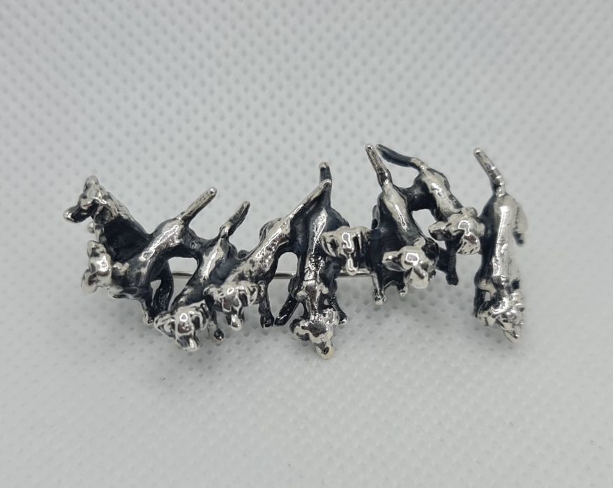 Podoabă de vânătoare din argint cu câini de vânătoare unicat