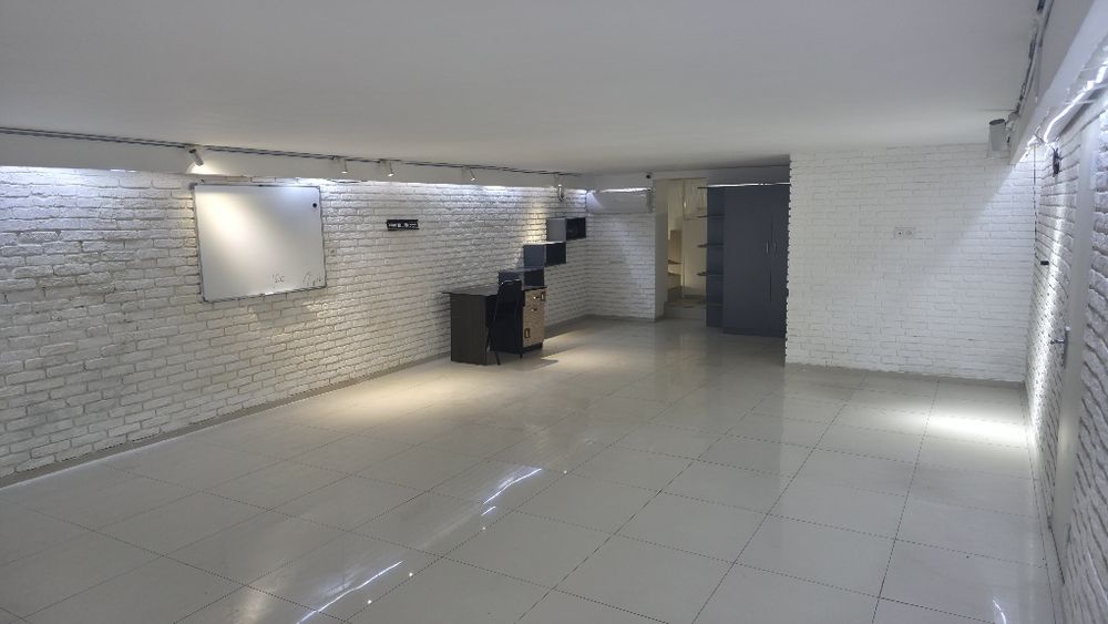 1 этаж с подвалом Евроремонт проходимость людей большая