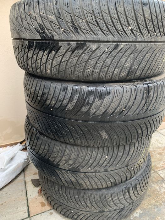 Set 4*235/45/R18 98V iarna Michelin Alpin 5
