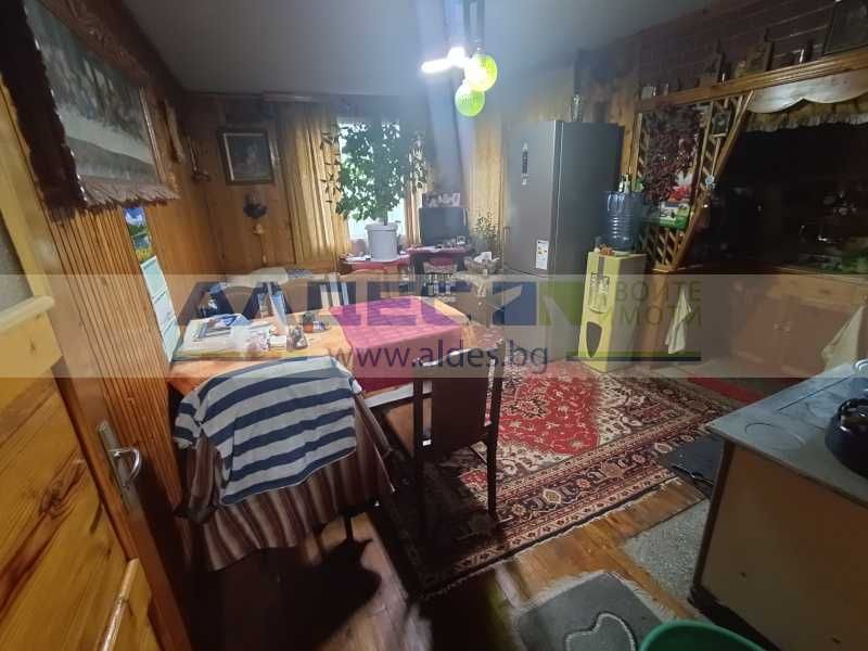 Продават се две къщи в с. Драгушиново до Самоков!