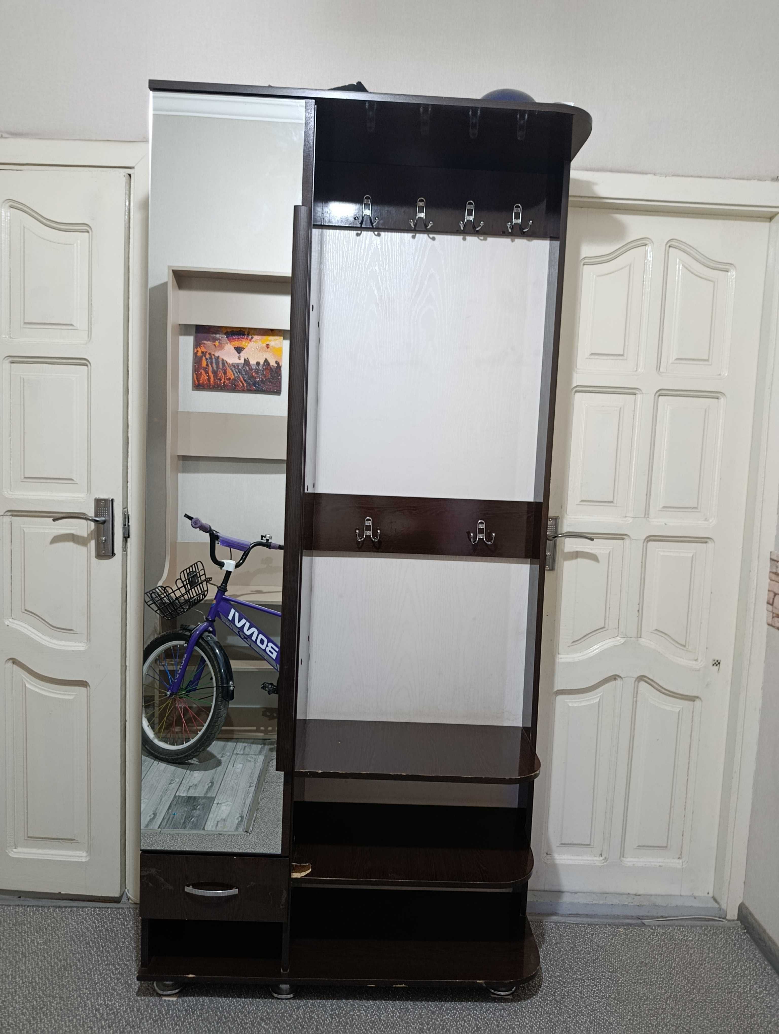 Продается Б/У Шкаф в прихожею