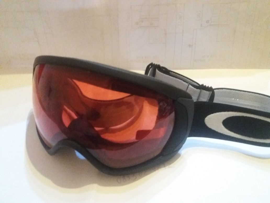 Нова маска (очила) за ски Oakley