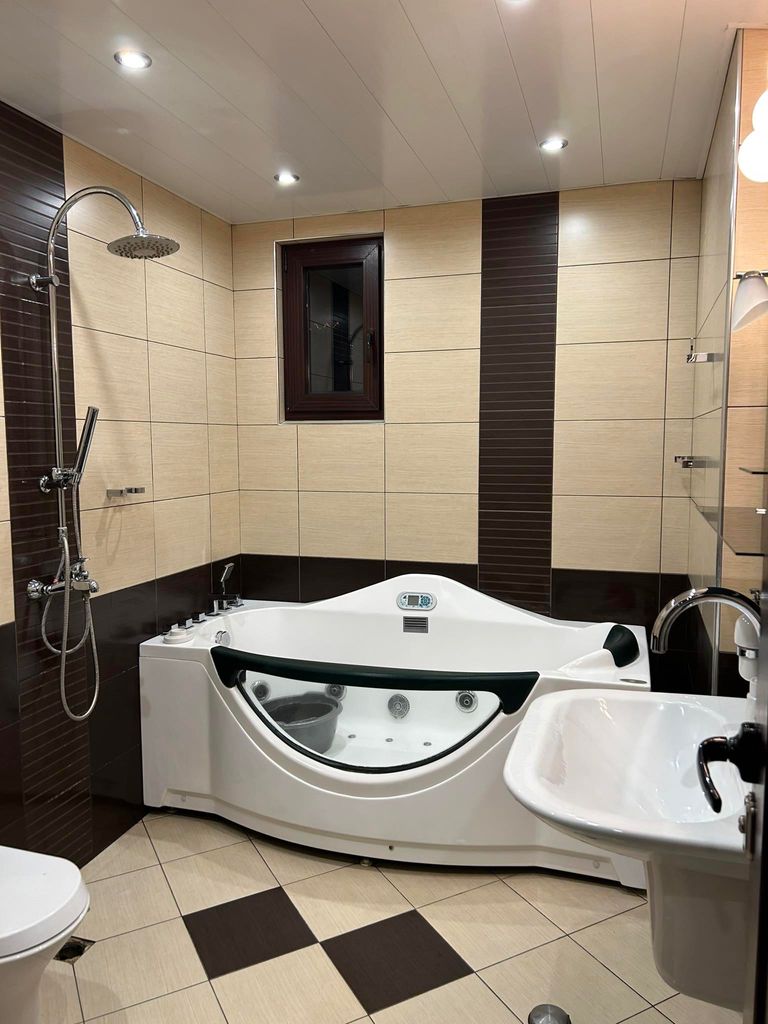 Дава се под наем Тристаен апартамент в Варна, Чаталджа - 106 кв.м за 918 € - Снимка #9