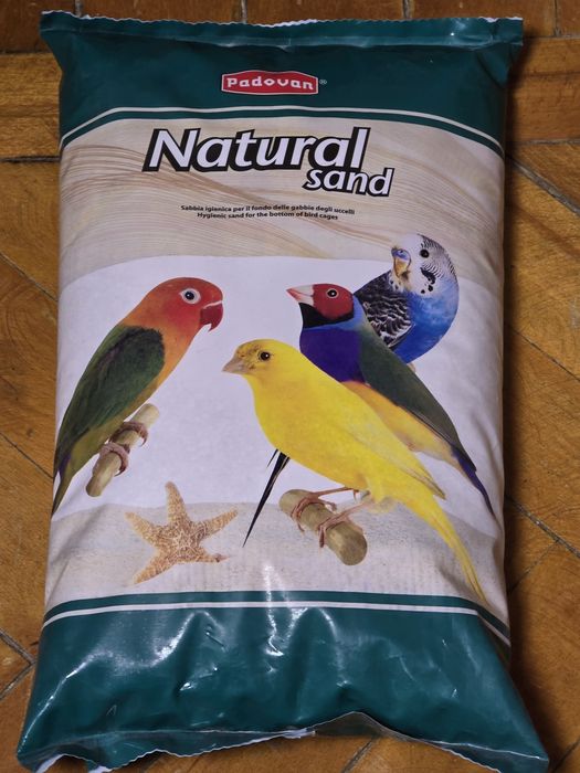 Mâncare si nisip pentru papagali