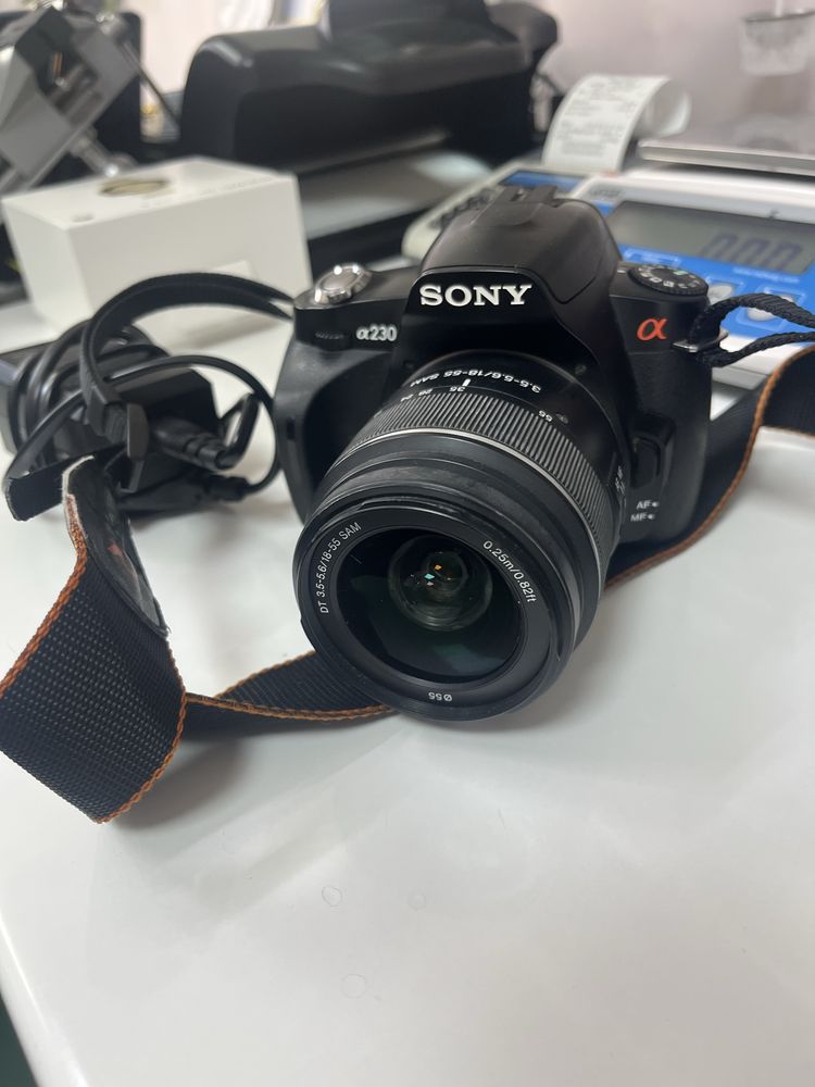 Фотоапарат Sony DSLR-A230 + Обектив Sony SAL1855
