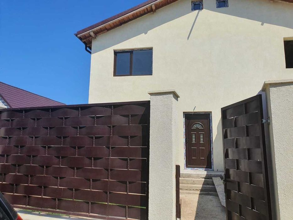Vând vilă din duplex în fața lacului Sutghiol
