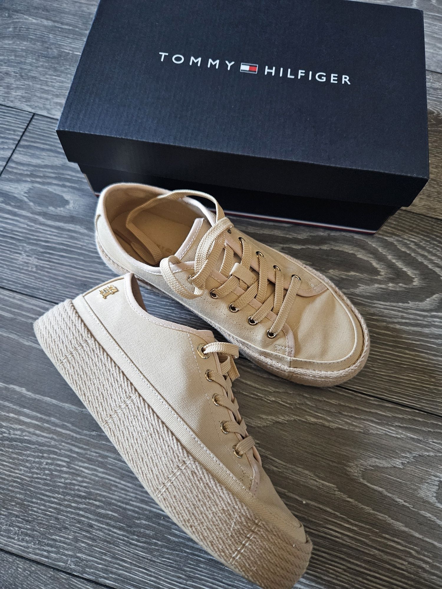 Дамски кецове Tommy Hilfiger