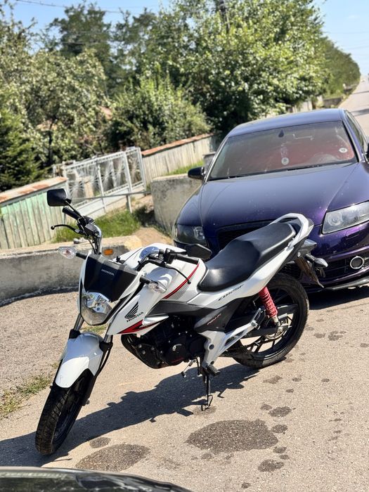 Perfect pentru A1! Honda cbf 125 white edition5100 km!! 2015