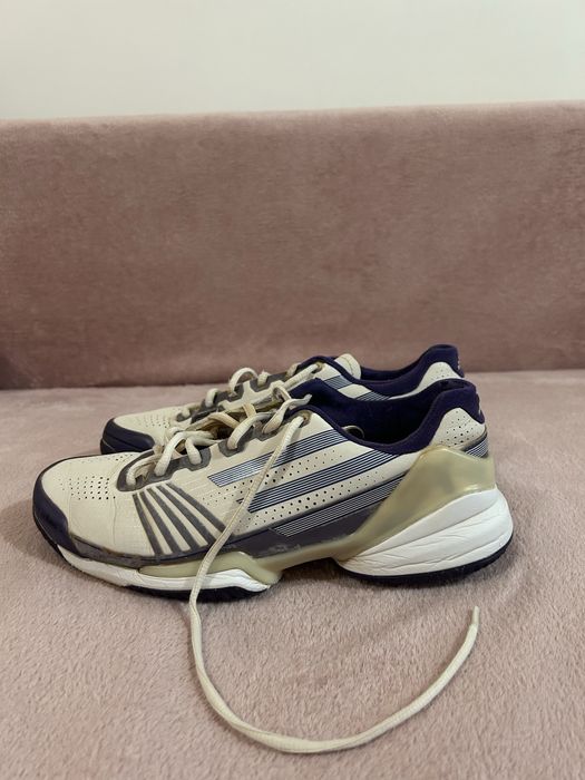 Adidași Adidas pentru tenis