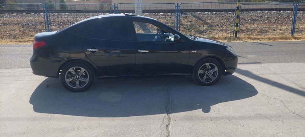 Hyundai Avante 1.6 Sotiladi