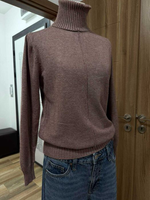 Дамски шал, прозрачен, употребяван.