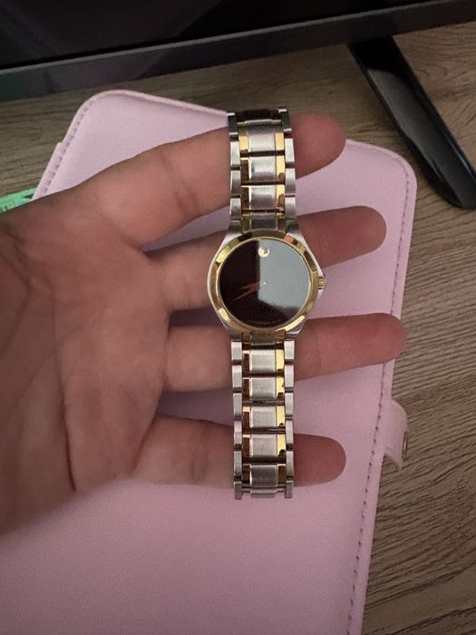 Часовник Movado оригинален