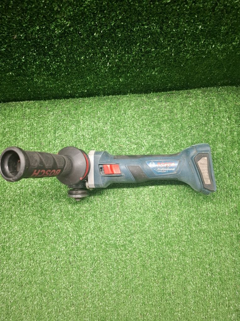 Безчетков Шлайф на Bosch GWS 18V-7
220 лева.
Отлично работи.
За повече
