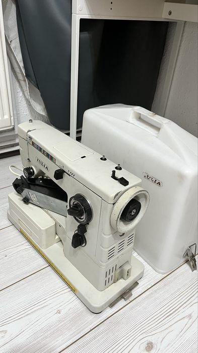Masina de cusut Iulia