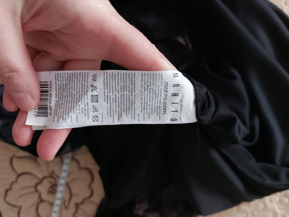 Rochie Mohito in A, pe negru cu model floral (M)