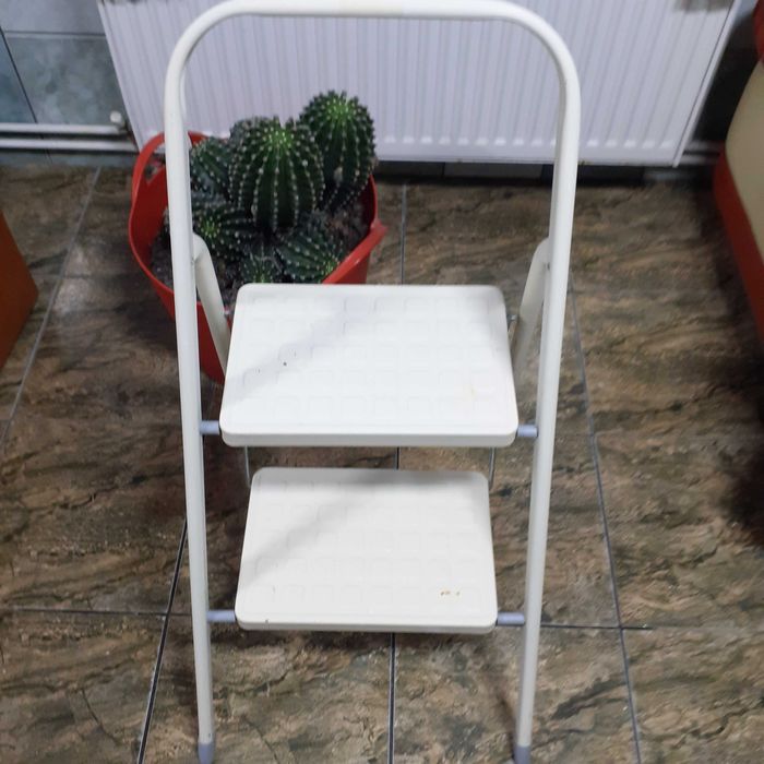 Scara metalica uz casnic