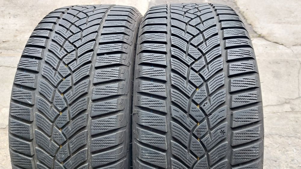 Зимни гуми 225/45/17 Goodyear Ultragrip Performance + 2 броя